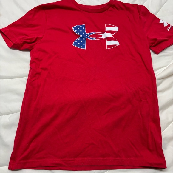 Under Armour Other - Under Armour Red Crew Neck T-Shirt Loose YLG Freedom logo on side/ blue & white